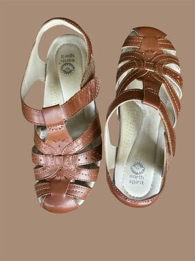 Earth Spirit Tan Brown Leather Closed Toe Sandals Size 7